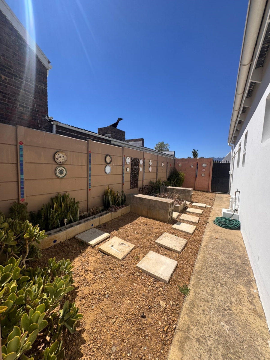 2 Bedroom Property for Sale in Pine Acres Western Cape